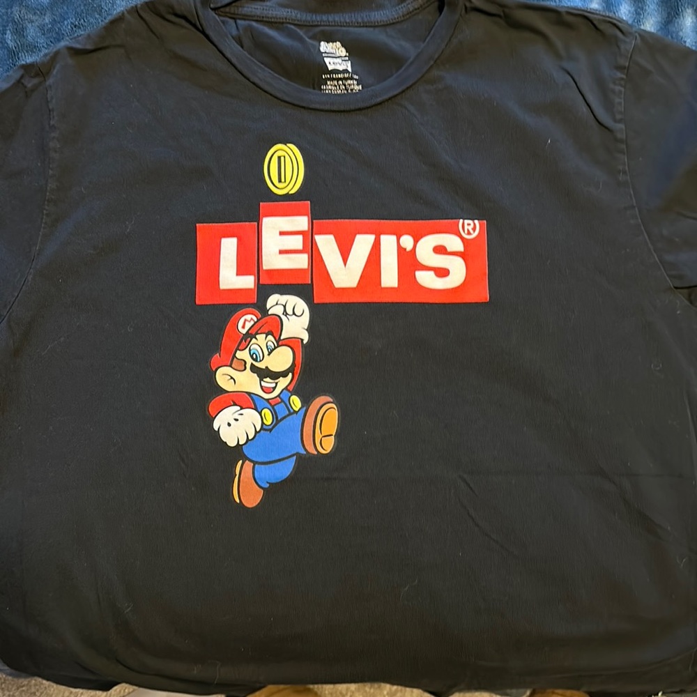 Levi’s Mario shirt